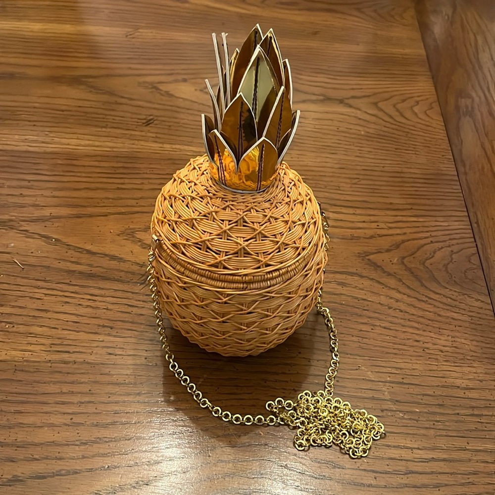 Serpui pineapple purse